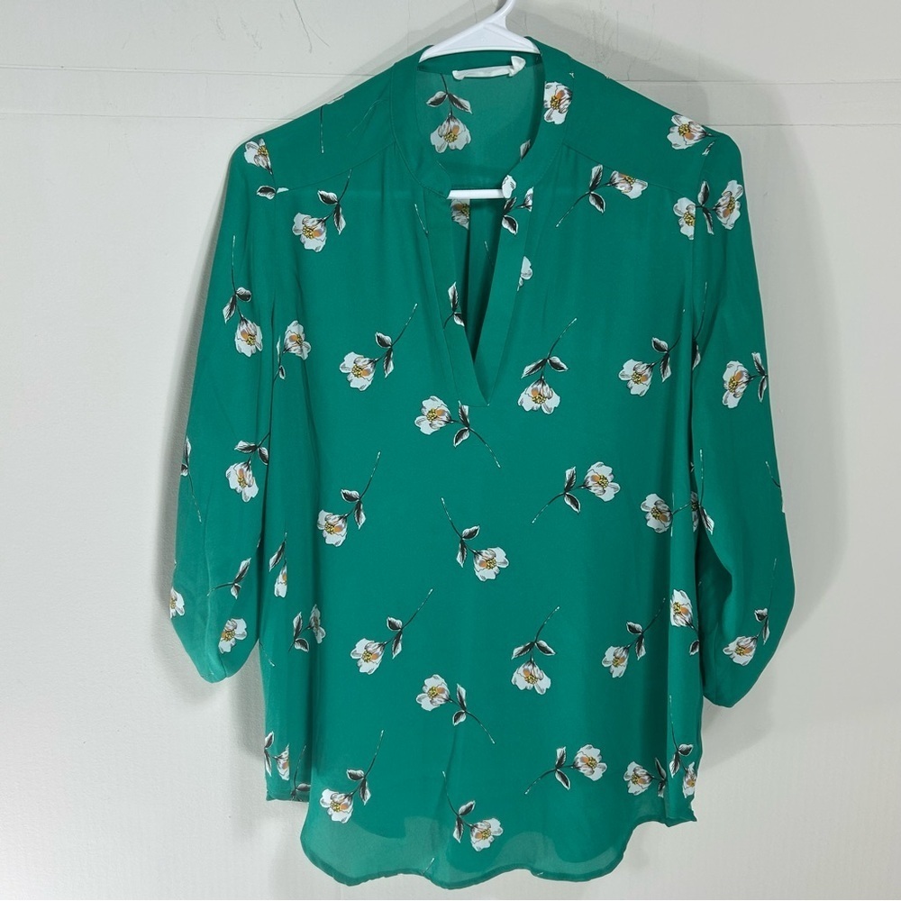Lush Green and White 3/4 Length Sleeve V Neck Floral Lightweight Blouse Size M